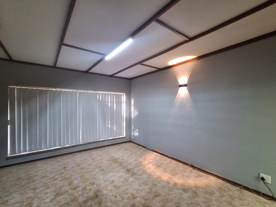 4 Bedroom Property for Sale in Flamwood North West